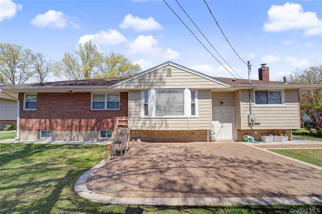 31 Edgemere Drive, Searingtown, NY 11507