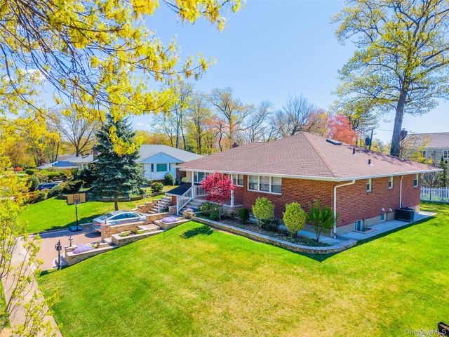 31 Edgemere Drive, Searingtown, NY 11507