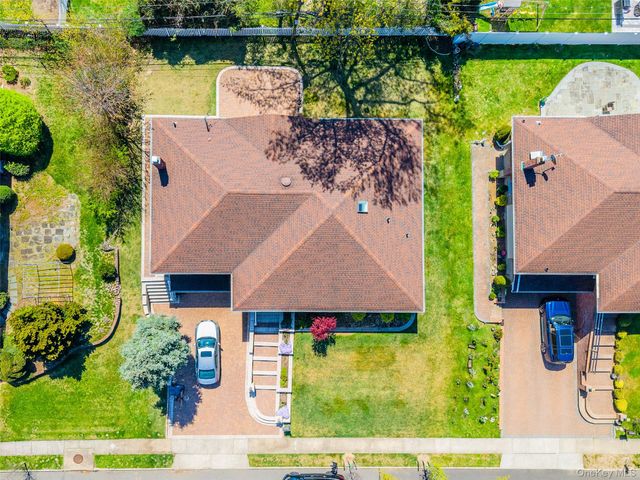 31 Edgemere Drive, Searingtown, NY 11507