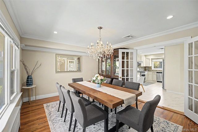 31 Edgemere Drive, Searingtown, NY 11507