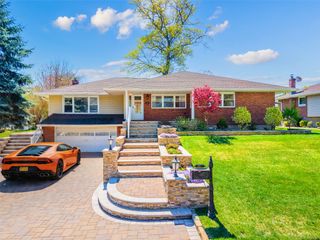 31 Edgemere Drive, Searingtown, NY 11507