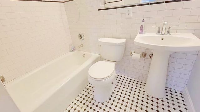 1643 Cambridge St 77, Cambridge, MA 02138