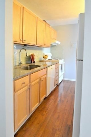 1643 Cambridge St 77, Cambridge, MA 02138