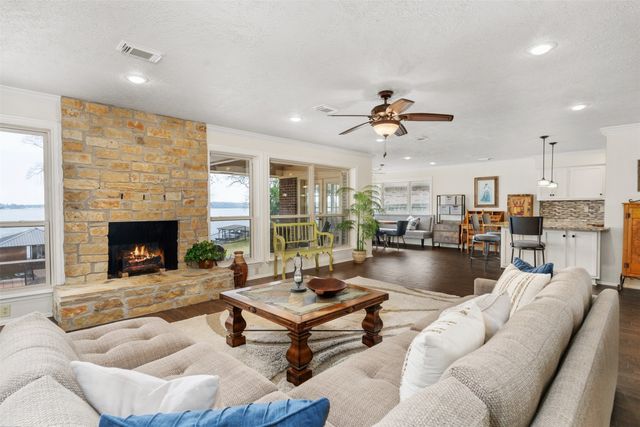 22766 Diamond Bay Drive, Frankston, TX 75763