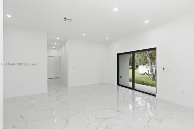 161 Blackstone Dr., Fort Myers, FL 33913