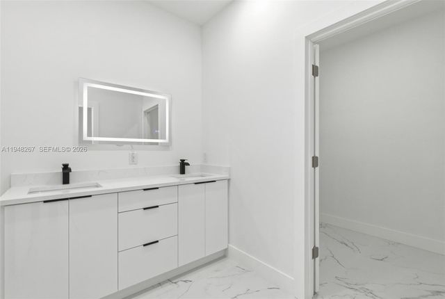 161 Blackstone Dr., Fort Myers, FL 33913