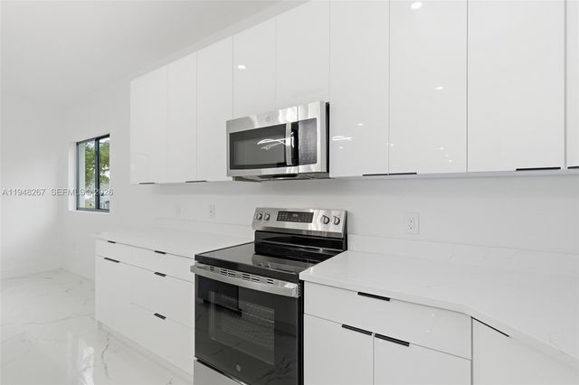 161 Blackstone Dr., Fort Myers, FL 33913