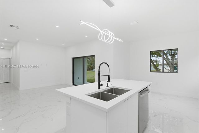 161 Blackstone Dr., Fort Myers, FL 33913