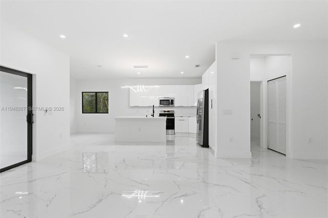 161 Blackstone Dr., Fort Myers, FL 33913