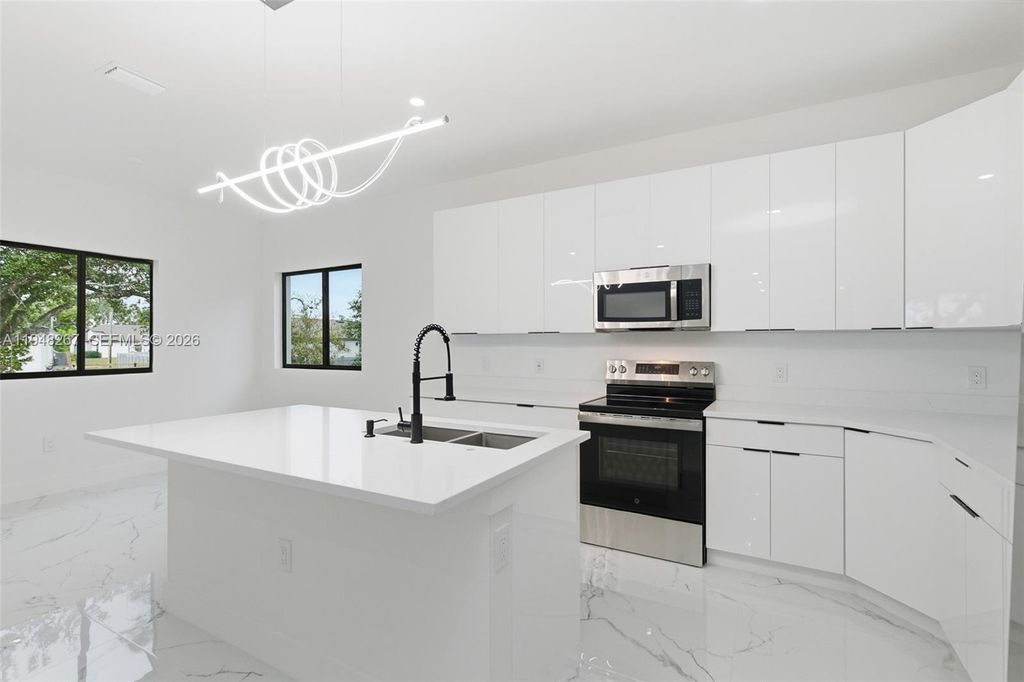 161 Blackstone Dr., Fort Myers, FL 33913