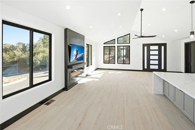 447 Tanglewood Drive, Big Bear City, CA 92314