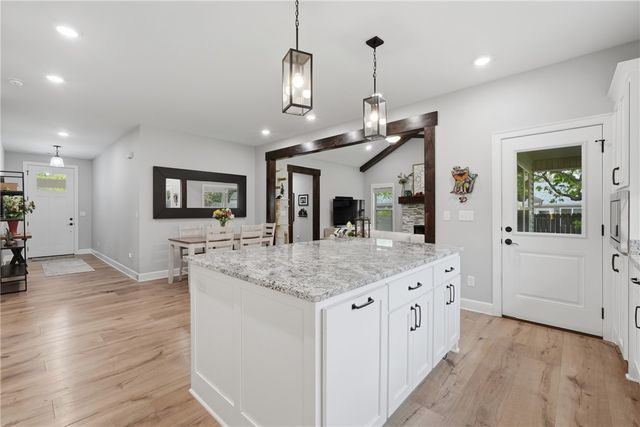 69 Ayr Drive, Bella Vista, AR 72715