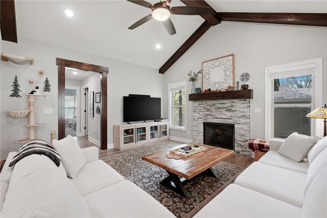 69 Ayr Drive, Bella Vista, AR 72715