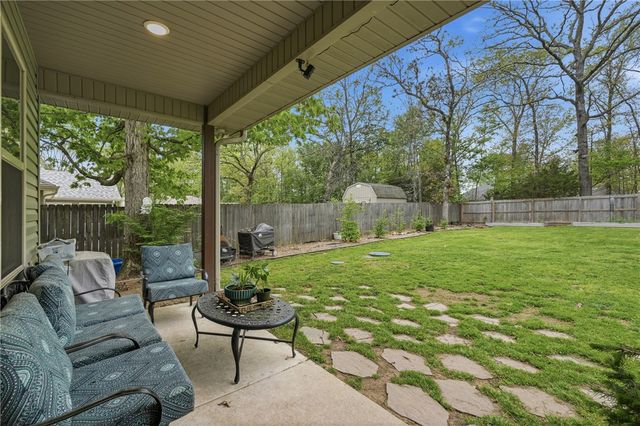 69 Ayr Drive, Bella Vista, AR 72715