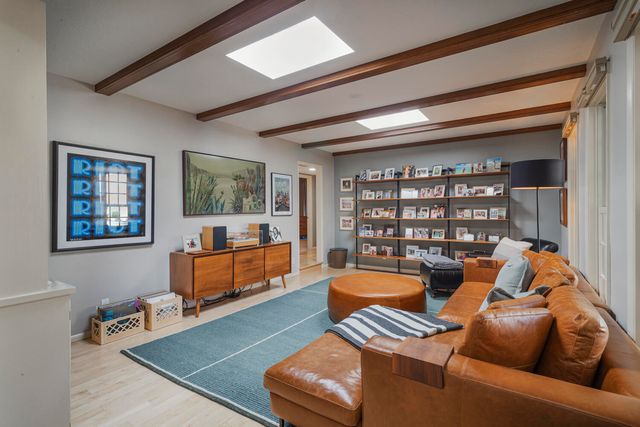 7504 Vista del Arroyo Avenue NE, Albuquerque, NM 87109