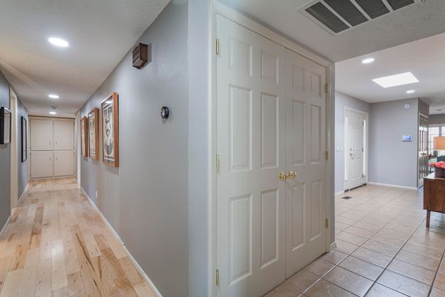 7504 Vista del Arroyo Avenue NE, Albuquerque, NM 87109