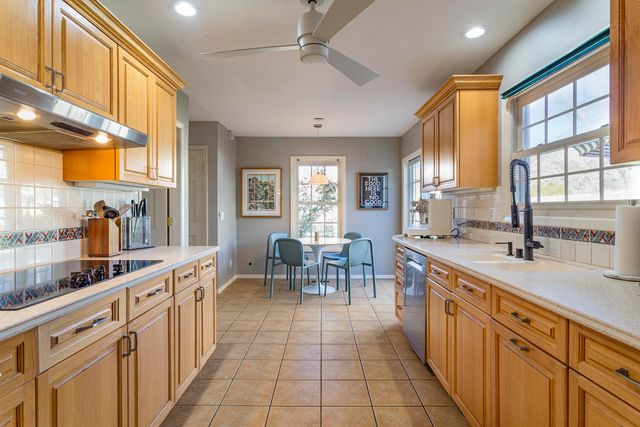 7504 Vista del Arroyo Avenue NE, Albuquerque, NM 87109