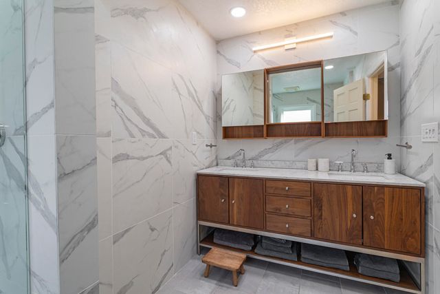 7504 Vista del Arroyo Avenue NE, Albuquerque, NM 87109