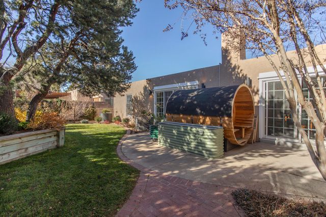 7504 Vista del Arroyo Avenue NE, Albuquerque, NM 87109