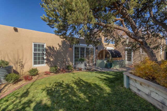 7504 Vista del Arroyo Avenue NE, Albuquerque, NM 87109