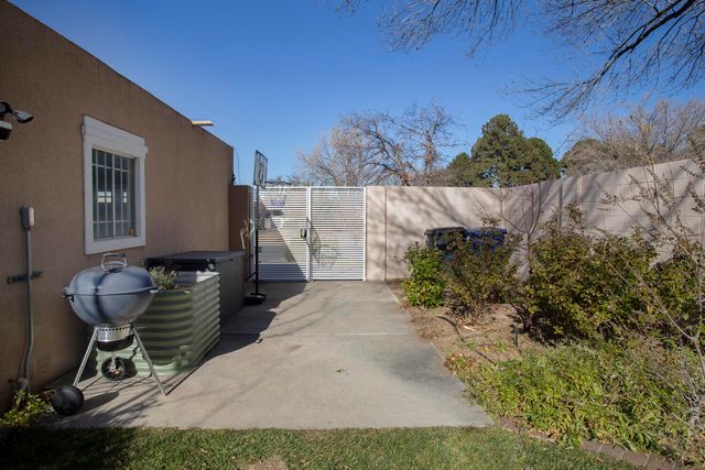 7504 Vista del Arroyo Avenue NE, Albuquerque, NM 87109