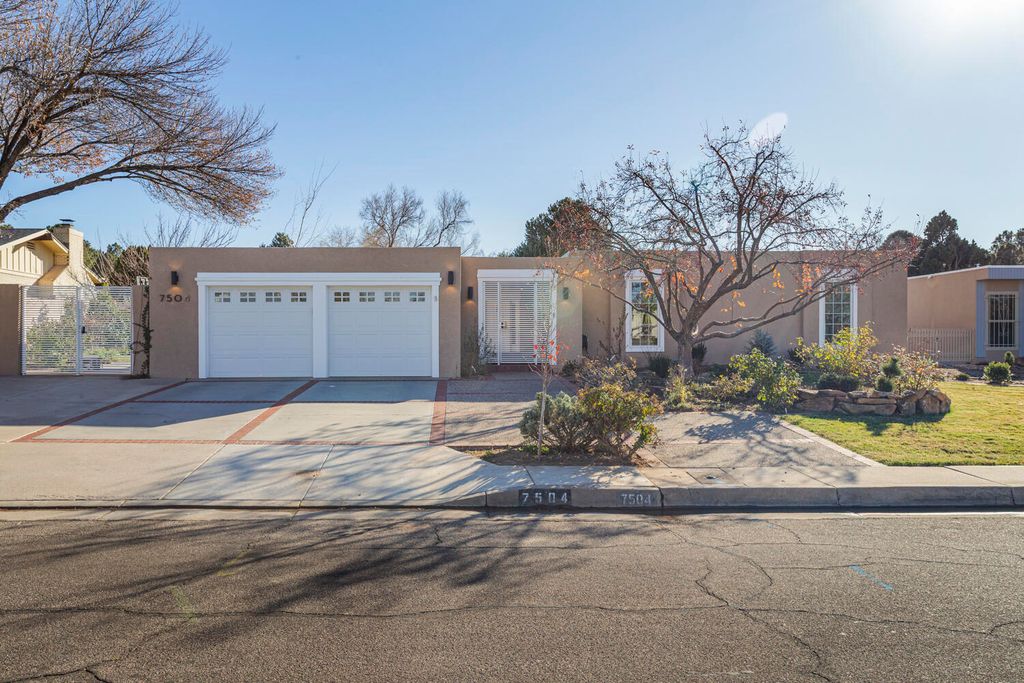7504 Vista del Arroyo Avenue NE, Albuquerque, NM 87109