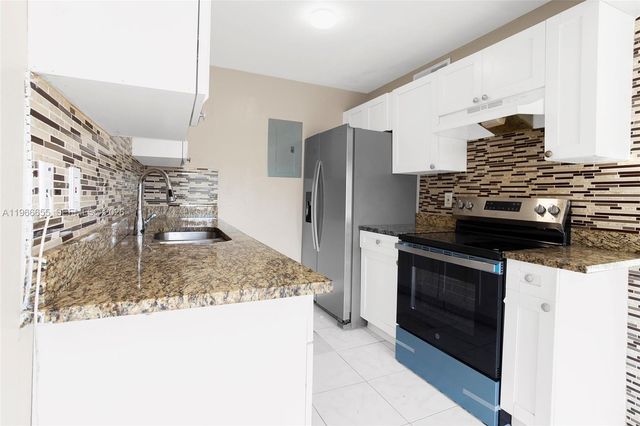 1333 S Dixie Hwy 222, Deerfield Beach, FL 33441