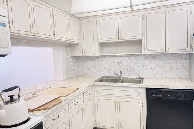 215 SE 3rd Avenue 306d, Hallandale Beach, FL 33009