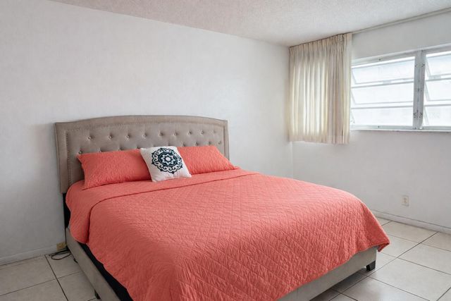 215 SE 3rd Avenue 306d, Hallandale Beach, FL 33009