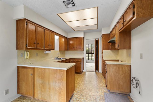 422 Patricia RD, Georgetown, TX 78628