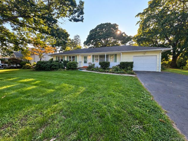 74 N Howells Point Road, Bellport Village, NY 11713