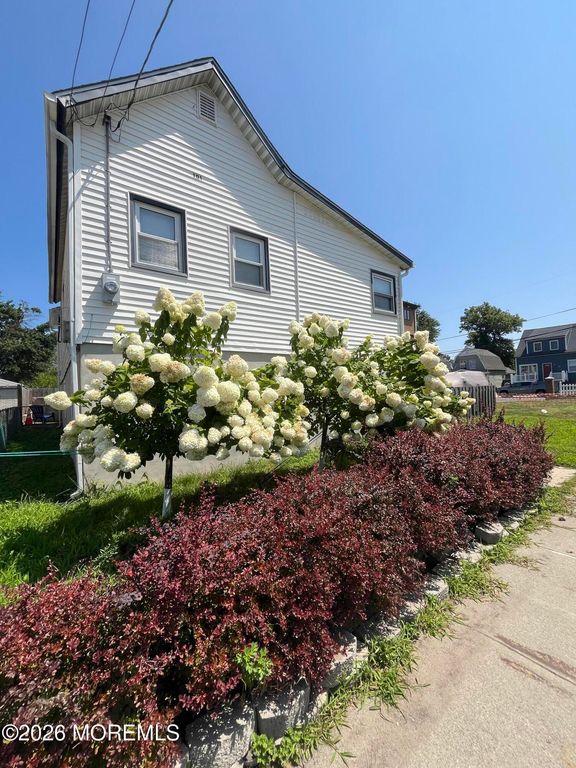 101 Center Avenue, Keansburg, NJ 07734