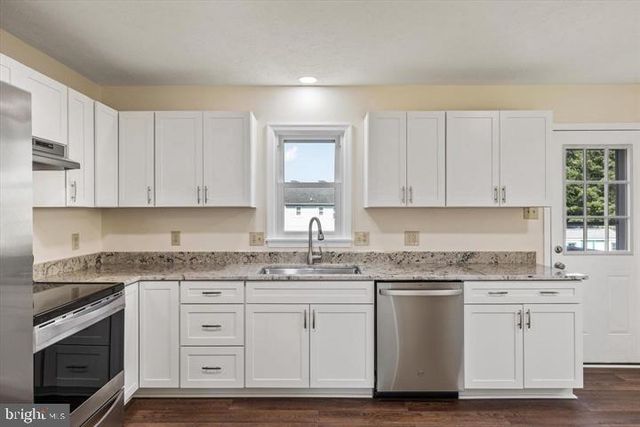136 NIGHTINGALE AVE, Stephens City, VA 22655