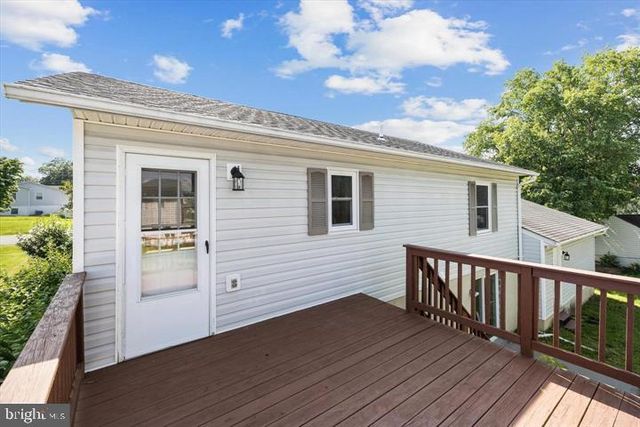 136 NIGHTINGALE AVE, Stephens City, VA 22655
