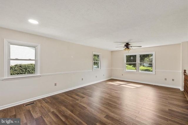 136 NIGHTINGALE AVE, Stephens City, VA 22655