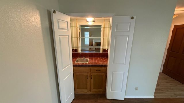 4605 N Glenn Avenue, Fresno, CA 93704