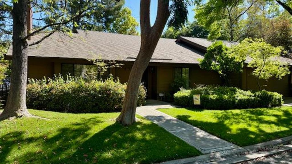 Image 1 of property listing at 4605 N Glenn Avenue, Fresno, CA 93704