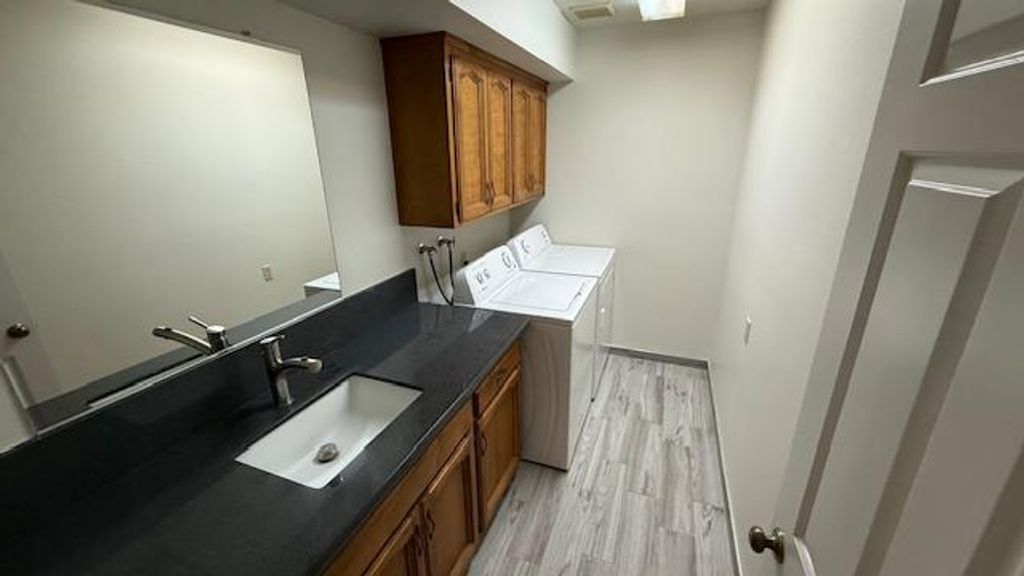 Image 13 of property listing at 4605 N Glenn Avenue, Fresno, CA 93704