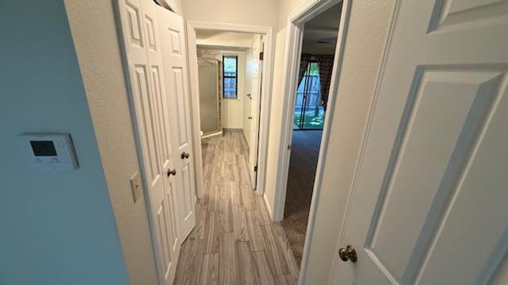 Image 14 of property listing at 4605 N Glenn Avenue, Fresno, CA 93704