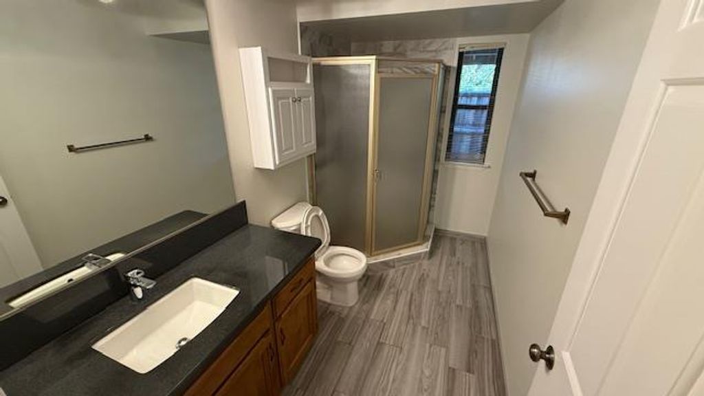 Image 15 of property listing at 4605 N Glenn Avenue, Fresno, CA 93704