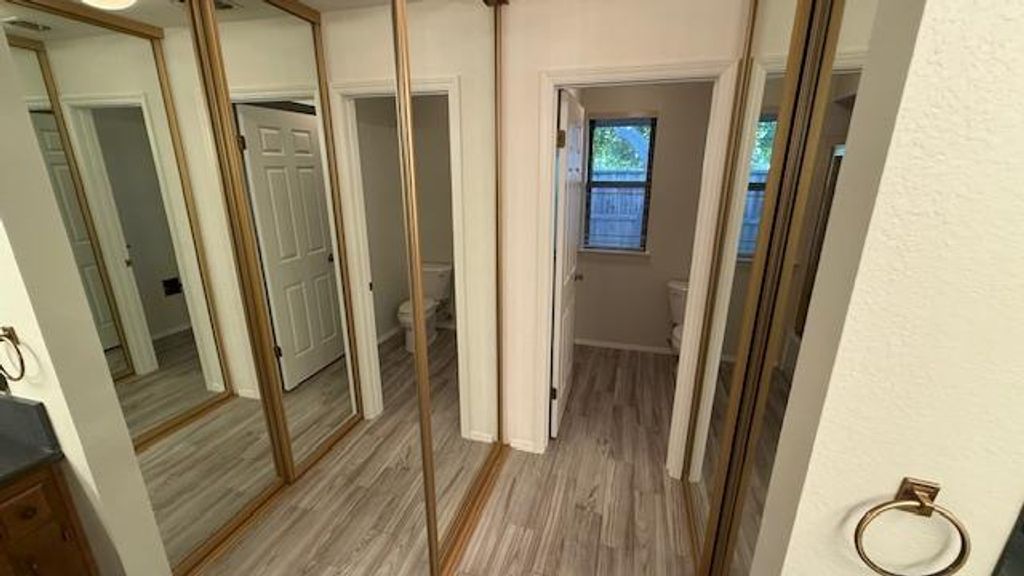 Image 19 of property listing at 4605 N Glenn Avenue, Fresno, CA 93704