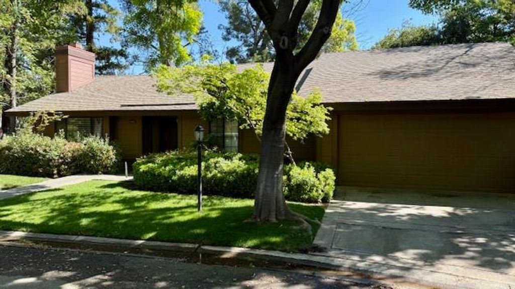 Image 2 of property listing at 4605 N Glenn Avenue, Fresno, CA 93704