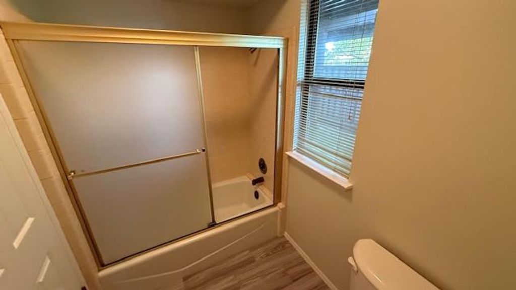 Image 20 of property listing at 4605 N Glenn Avenue, Fresno, CA 93704