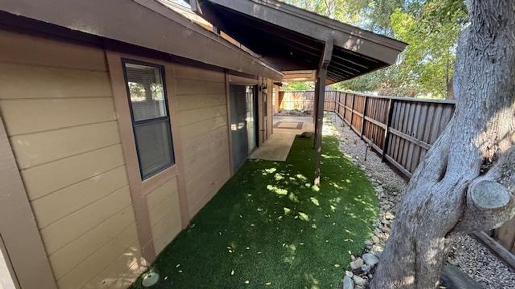 Image 24 of property listing at 4605 N Glenn Avenue, Fresno, CA 93704