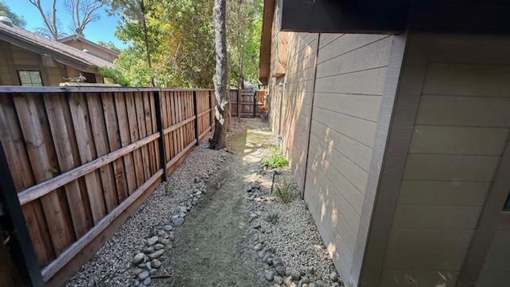 Image 25 of property listing at 4605 N Glenn Avenue, Fresno, CA 93704