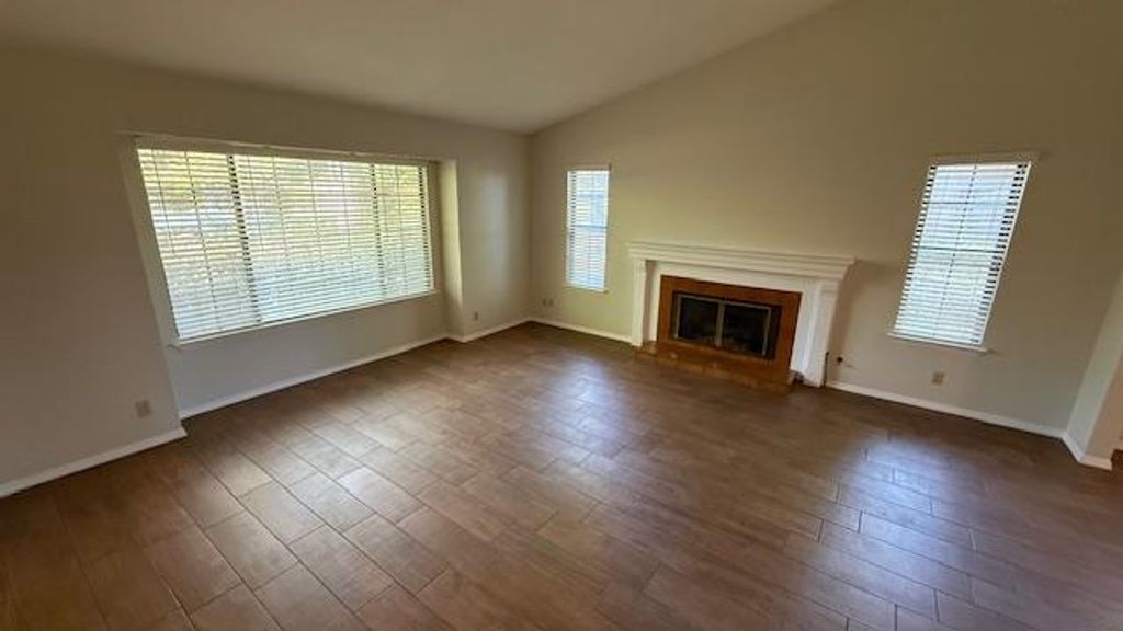 Image 3 of property listing at 4605 N Glenn Avenue, Fresno, CA 93704