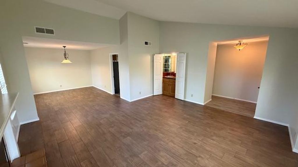 Image 4 of property listing at 4605 N Glenn Avenue, Fresno, CA 93704