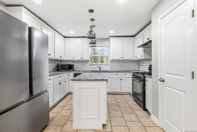 105 El Fledo, San Antonio, TX 78210