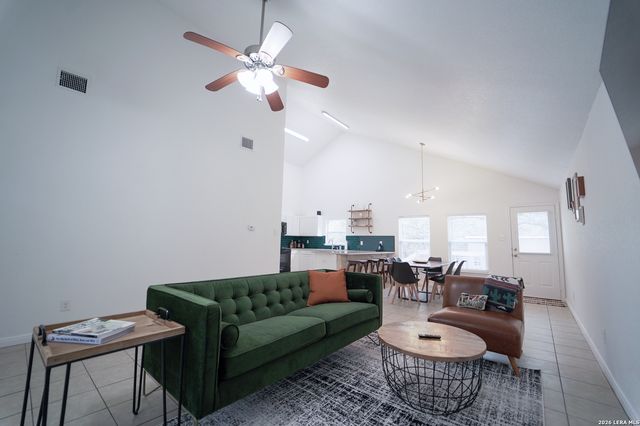 685 Ridgerock Dr, Canyon Lake, TX 78133