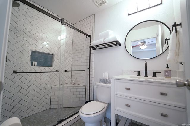 685 Ridgerock Dr, Canyon Lake, TX 78133